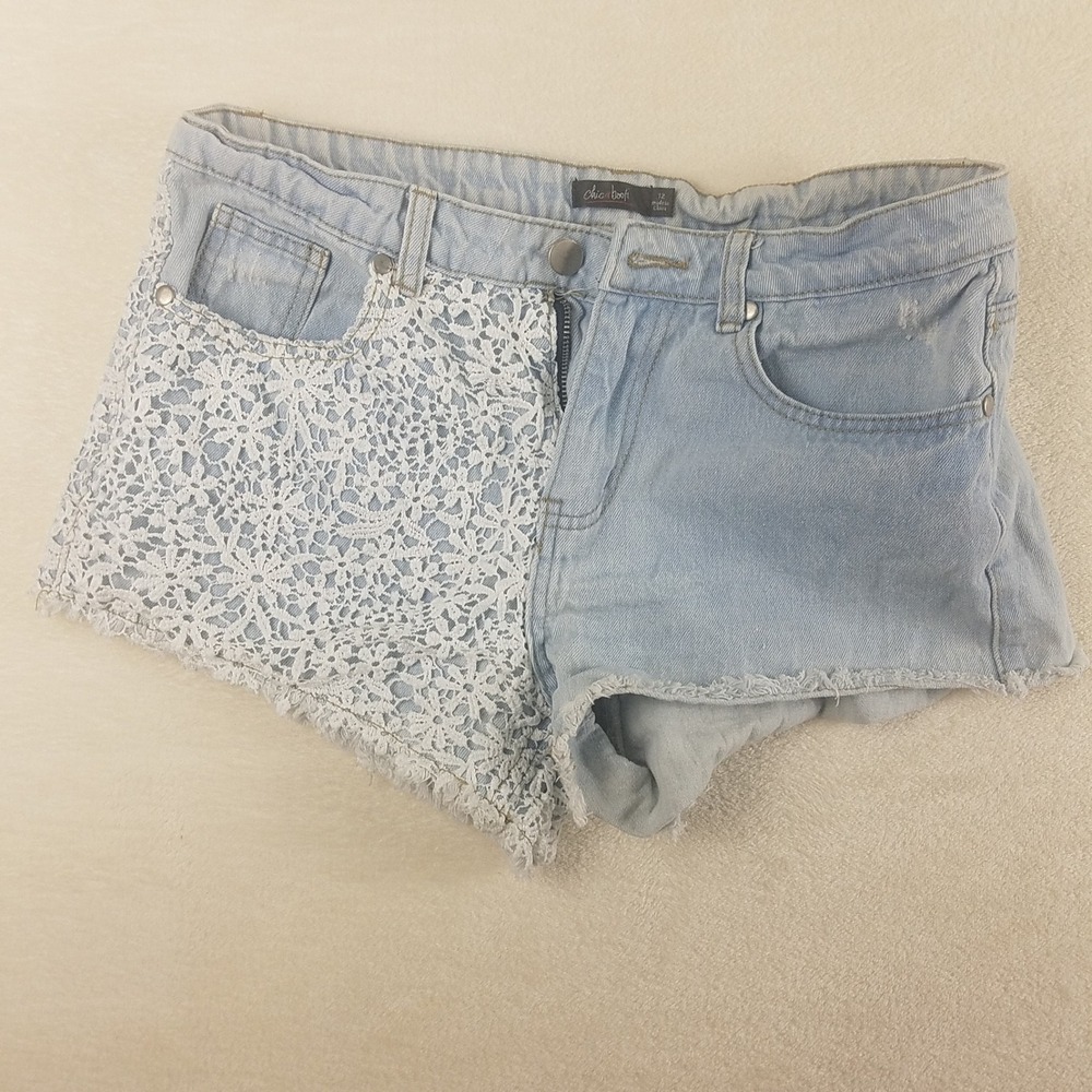 Chicabooti Womens Light Wash Lace Overlay Denim Shorts High Rise Cut Off Size 12